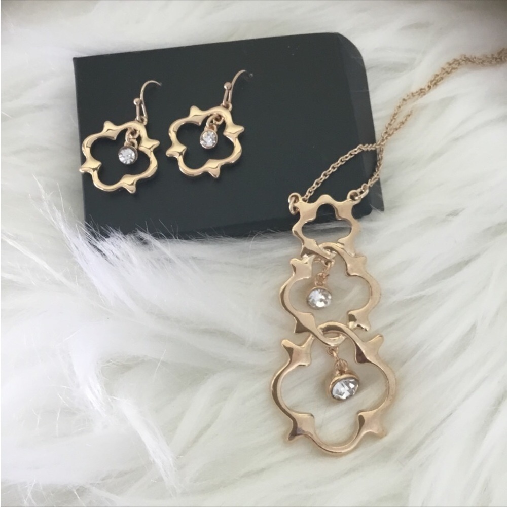 AVON Keystone Long Pendant necklace and earring set gold tone